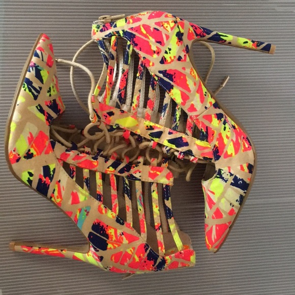 New Pumps/heels - Picture 4 of 5